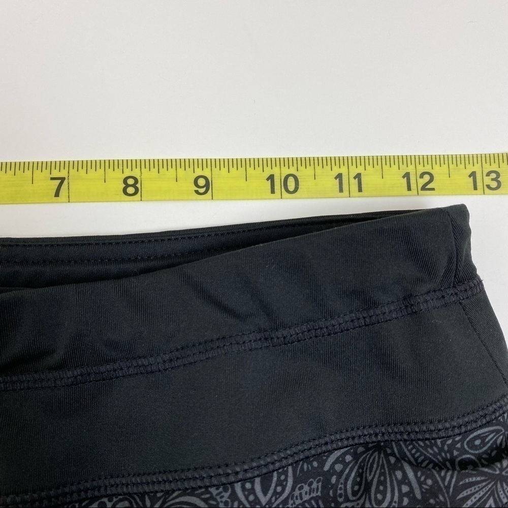 Athleta Skirted Capri Reflective Zip Pocket Size XS - Picture 3 of 5